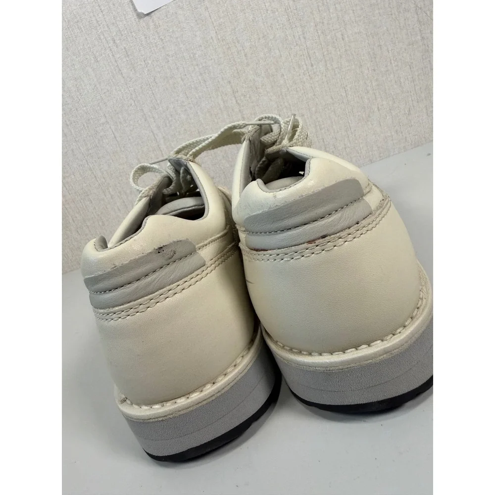 Mens Clarks Of England Biege Walking Shoes Size 12M